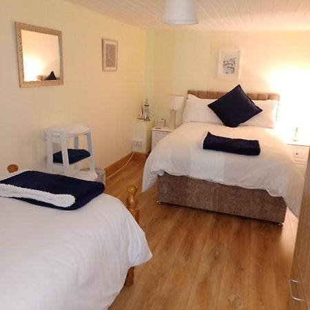 Kents Guesthouse Accommodation Kilmacthomas Quarto foto